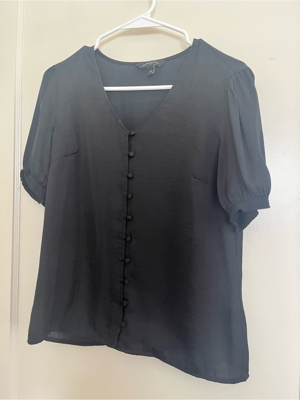 Banana Republic Black V-Neck Short Puff Sleeve Blouse